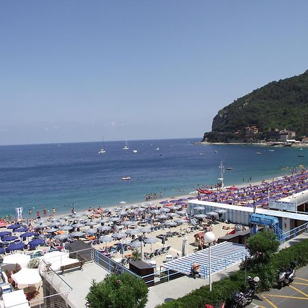 Hotel Monique Noli Dış mekan fotoğraf